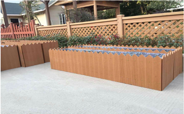 成都木塑花箱和防腐木花箱哪個(gè)更好