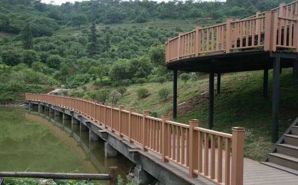 陽臺設(shè)計挑選木塑地板好么？木塑地板怎樣開展安裝？