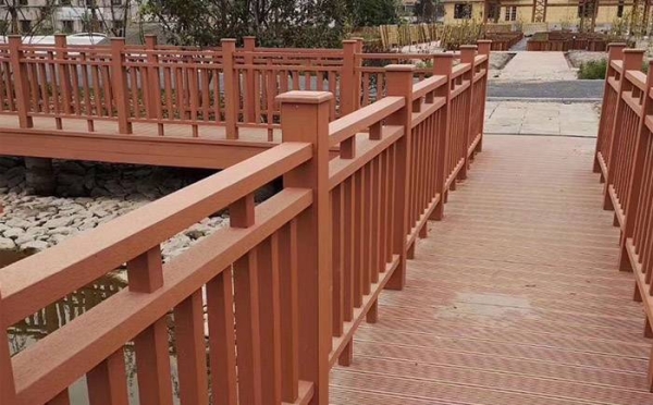 成都塑木地板廠家：木塑地板的缺點(diǎn)