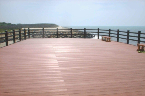 為什么園林設(shè)計(jì)公司大力使用木塑地板