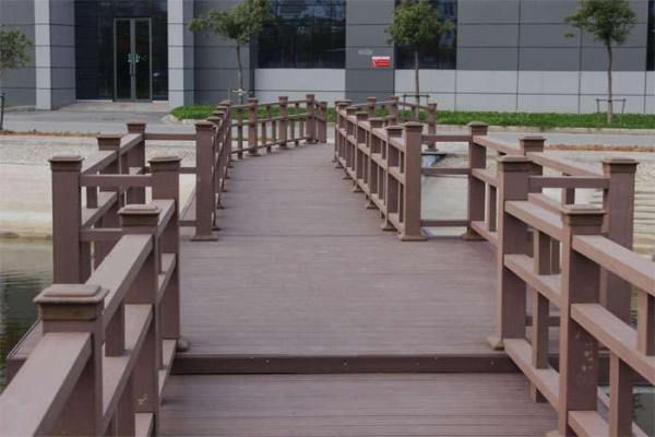 塑木托盤有哪些優(yōu)缺點(diǎn)？