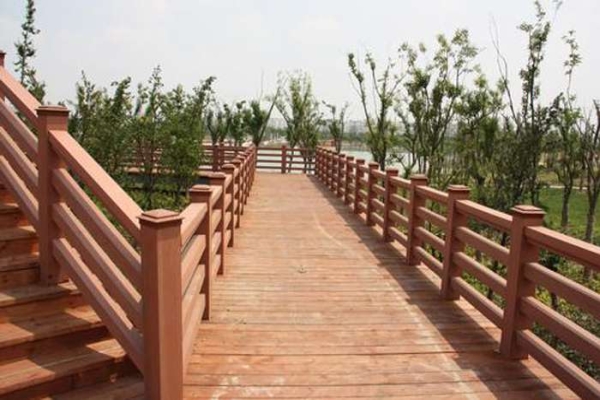 成都塑木地板有哪些優(yōu)缺點(diǎn)？