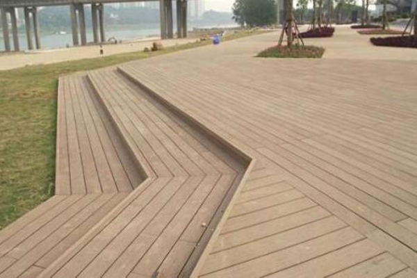 成都塑木地板廠家：塑木地板有什么優(yōu)點(diǎn)呢？