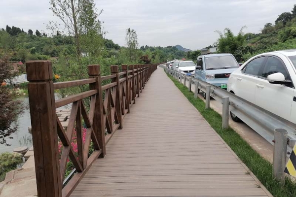 成都龍泉驛區(qū)塑木步道